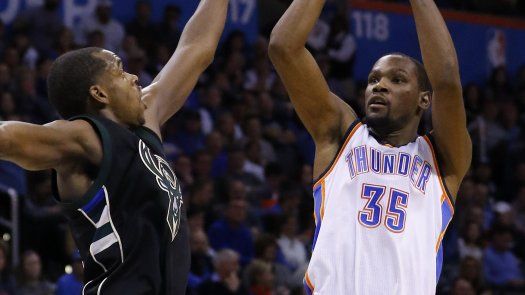 Westbrook y Durant lucen; Thunder vence a Bucks