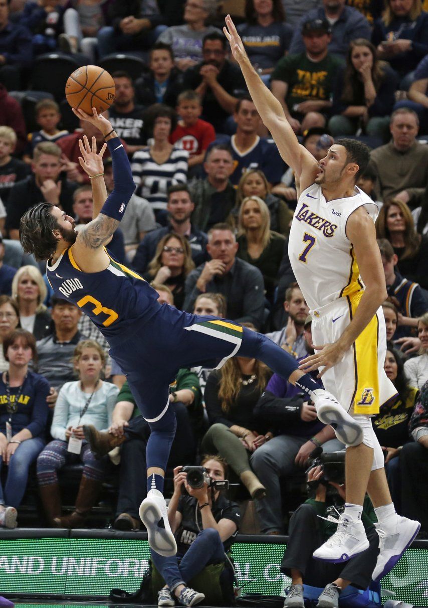Mitchell anota 22 y Jazz gana a Lakers al romper mala racha