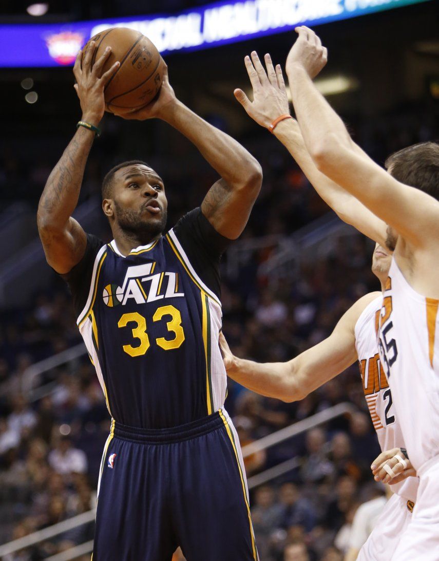 Hood y Jazz endilgan nueva derrota a los Suns