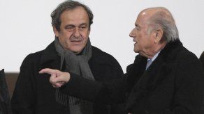 La FIFA escuchará a Blatter el 17 de diciembre y a Platini