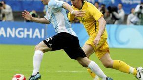 Argentina vence a Australia 1-0 y avanza