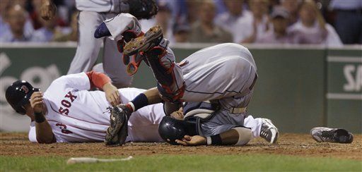 Dominicano Santana, de Cleveland, se opera la rodilla izquierda