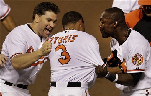 MLB: Orioles 5, Angelinos 4; Baltimore barre la serie