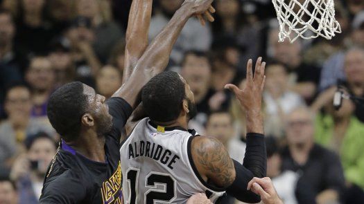 Aldridge aporta 24 puntos y Spurs arrollan a Lakers