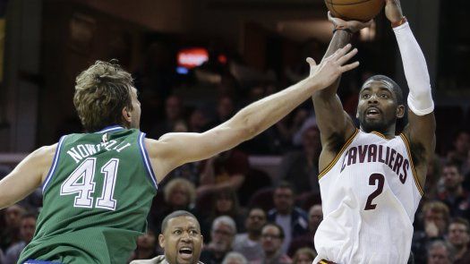 Sin LeBron pero con Irving, Cavs superan a Mavs