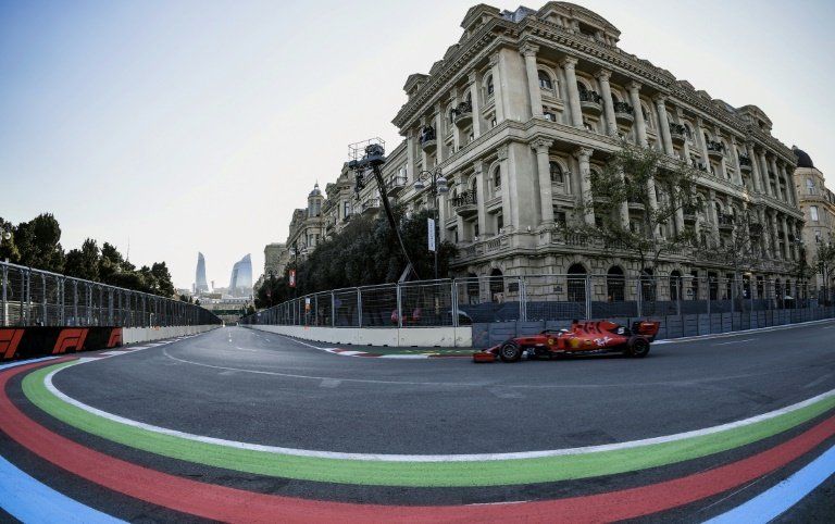 Ferrari domina la segunda sesión acortada de los libres en Azerbaiyán
