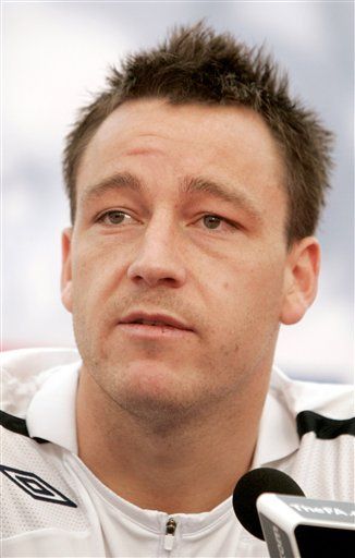 Más cuestionamientos a Terry como capitán de Inglaterra