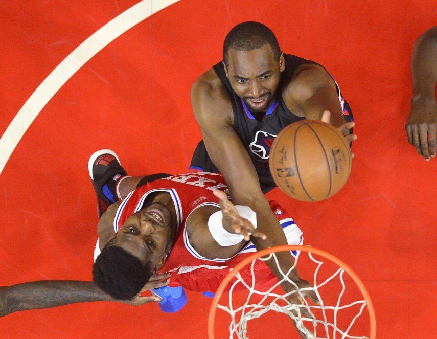 Clippers aplastan 130-99 a los 76ers en 6ta victoria seguida
