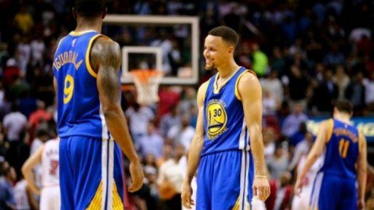 Curry establece un récord en la NBA, mientras Davis guía a los Pelicans