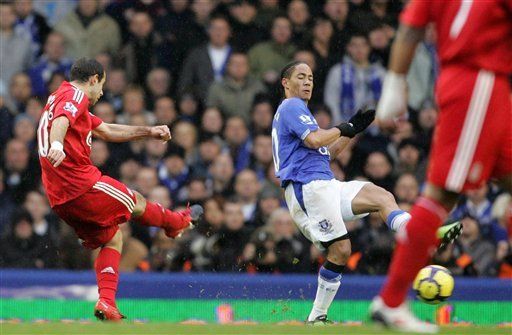 Mascherano apoya triunfo de Liverpool en la liga inglesa