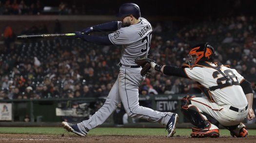 Padres ganan a Gigantes 3-2 con jonrón de Hosmer en el 9no