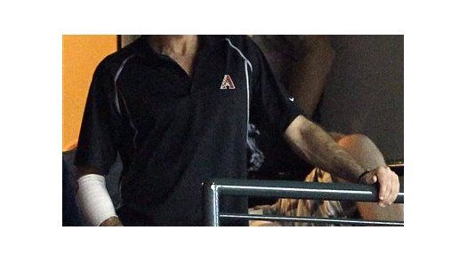 Charlie Sheen realiza práctica de bateo en Arizona