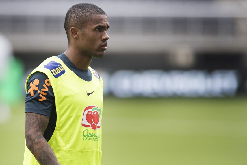 Brasileño Douglas Costa llega al fútbol de Australia