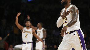 Incendio de sur de California amenaza hogar de LeBron James