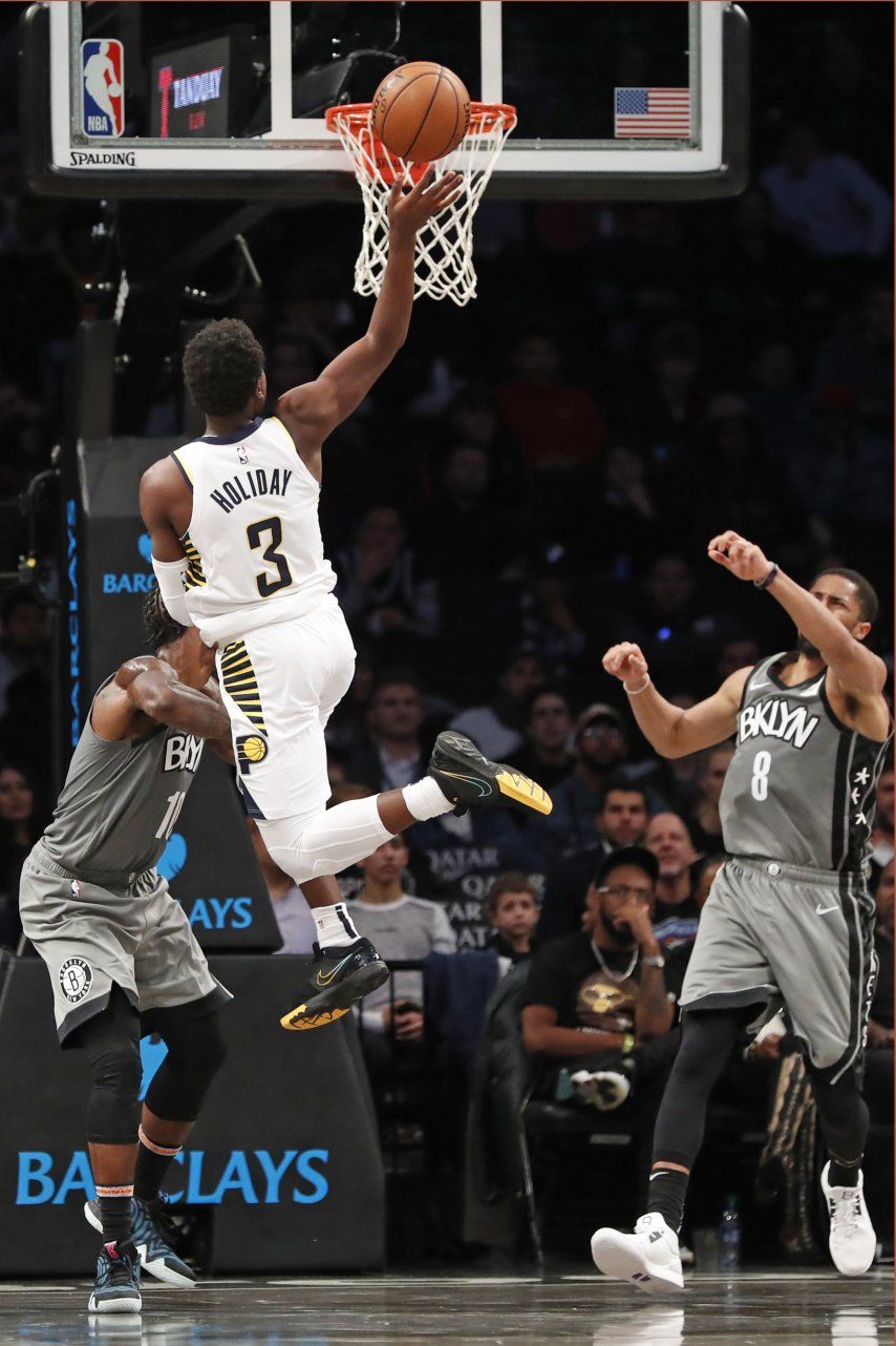 Holiday y Sabonis lideran a Pacers en paliza sobre Nets