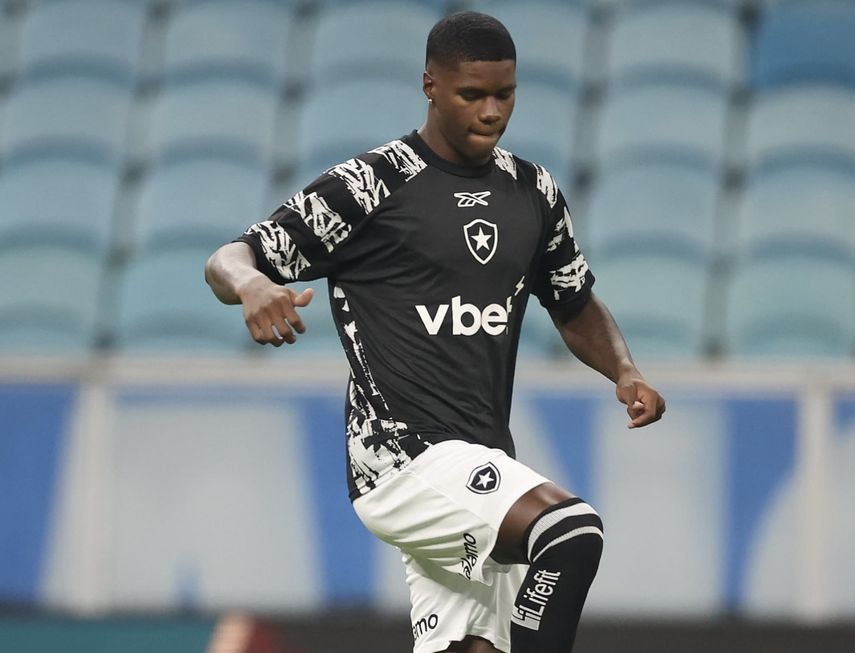 Kadir Barría debutó en la Copa Sudamericana en el empate de Botafogo ante Caracas