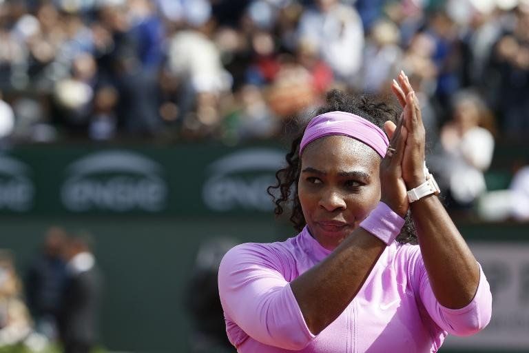 Serena Williams remonta un set y se clasifica para cuartos en París