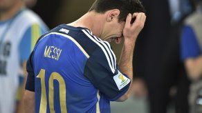 Messi se tambalea pero no cae