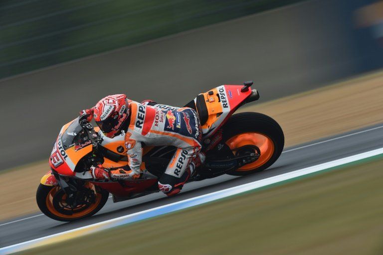 Márquez logra la pole en Francia  pese a la lluvia y una caída