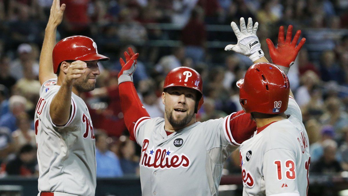 Filis vencen 7-6 a Diamondbacks y evitan barrida