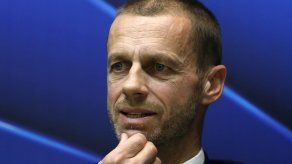 UEFA alerta a Serbia sobre problema de hooligans