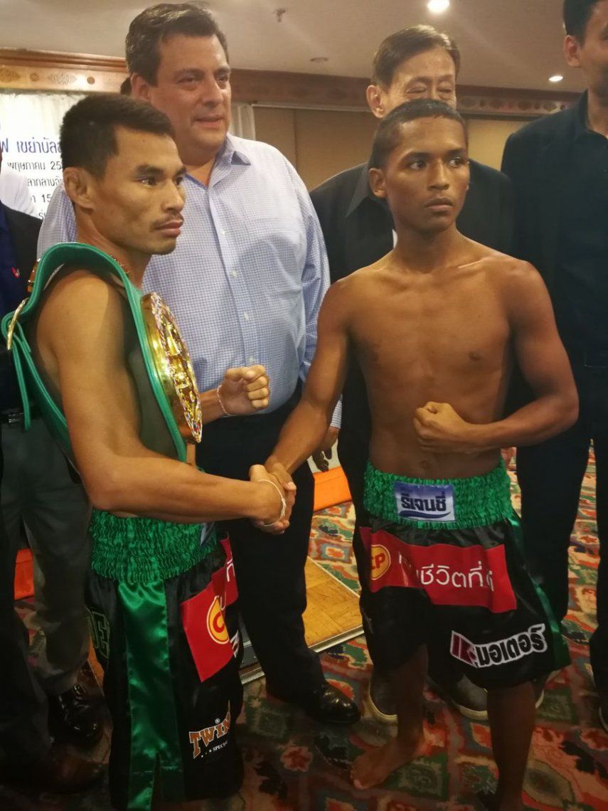 El panameño Leroy Estrada cumple con el peso para su pelea de título mundial