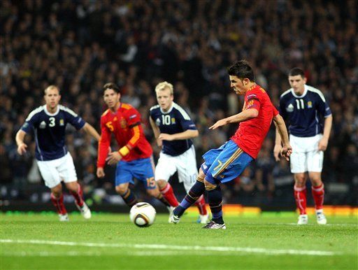 Euro: España sufre y vence 3-2 a Escocia