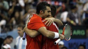 Davis: Serbia y Francia ganan y siguen en pie