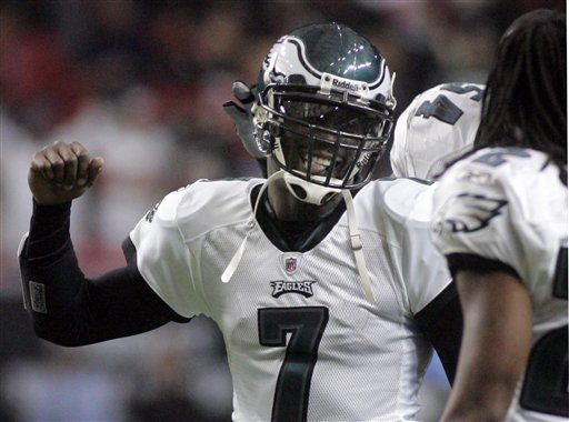 NFL: Eagles 34, Falcons 7; en regreso de Vick al timón