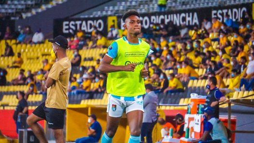 Alessandro Canales busca su espacio en la delantera de la selección de Panamá