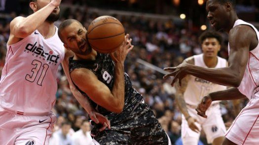 Houston sigue imparable en una noche aciaga para los Spurs