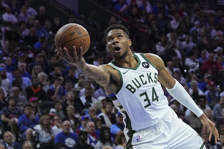 NBA: Los Bucks vencen a los Sixers
