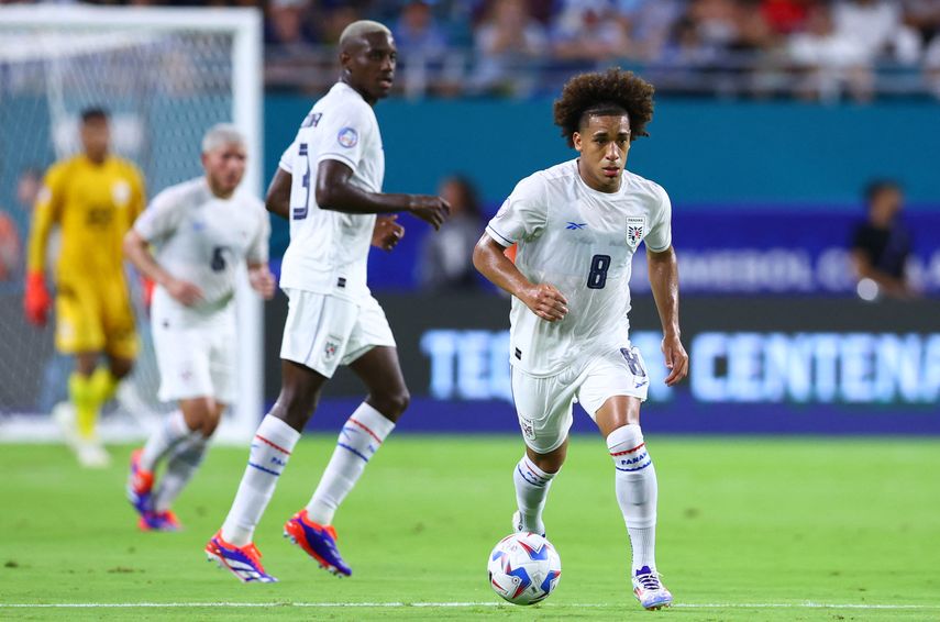 Equipo griego negocia por Adalberto Carrasquilla