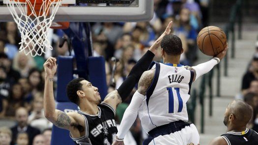 Ellis anota 38 y Dallas vence a los Spurs