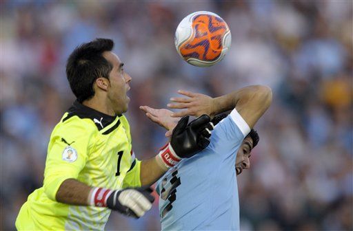 Acusan a uruguayo Luis Suárez de insultos racistas a Evra