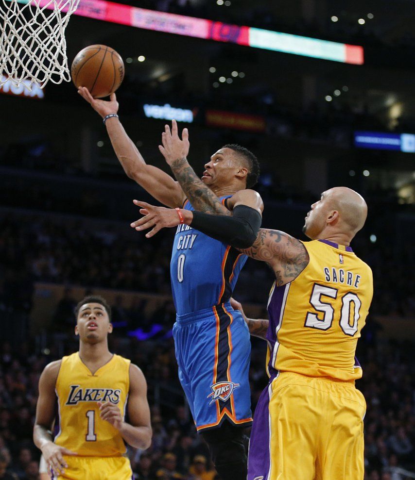 Thunder vuelve a doblegar a Lakers, se impone 120-85