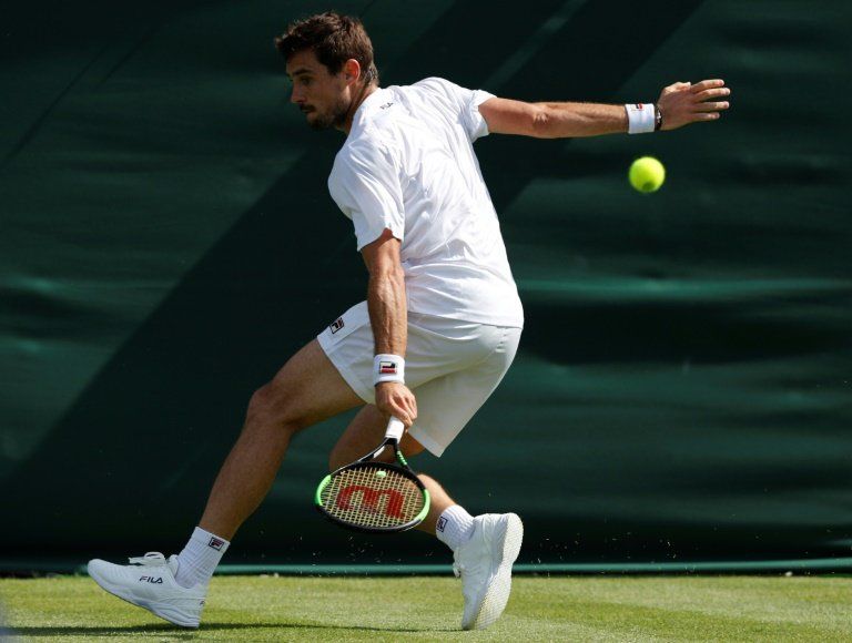 Españoles y latinos sufren en Wimbledon, Djokovic avanza tranquilo
