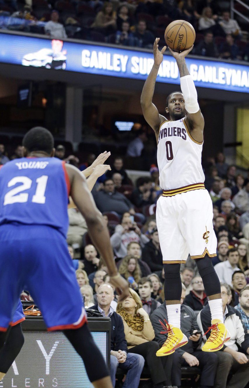 Miles aporta 10 triples a triunfo de Cavs