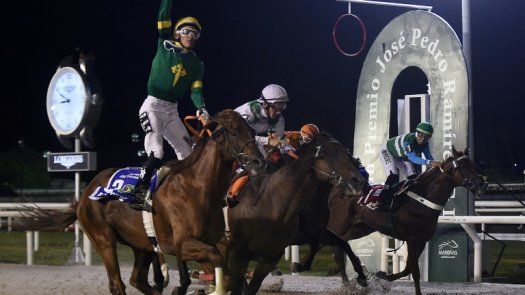 First Thing da el batacazo y se lleva el Gran Premio Ramírez de turf