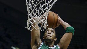 Celtics vencen a Bucks para segundo triunfo en fila