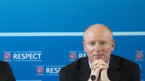 FIFA contrata a dos prominentes abogados de UEFA