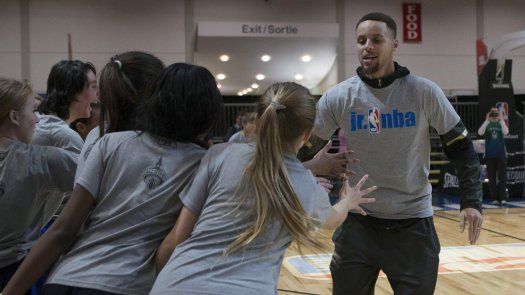 Klay se postula para vencer a Curry en la línea de triples