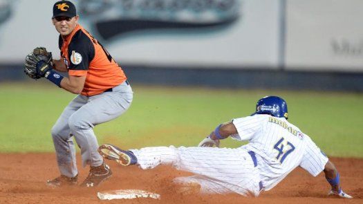 Cuatro beisbolistas cubanos fichan por liga canadiense
