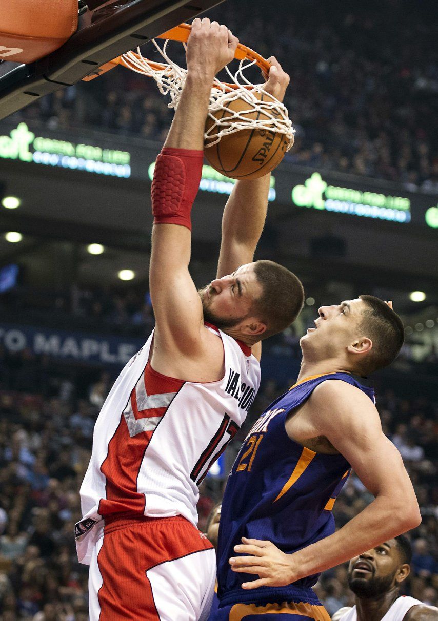 Raptors doblegan a Suns, 5ta victoria seguida