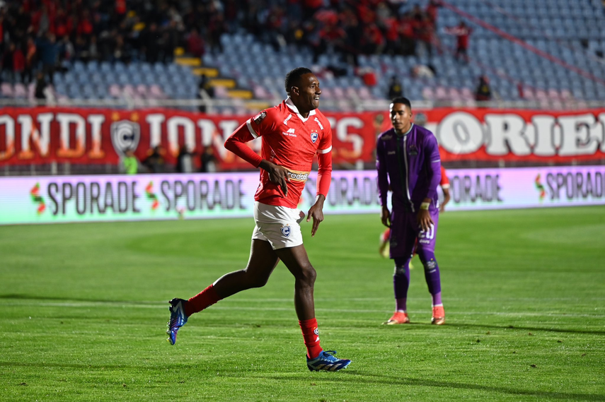 Abdiel Ayarza marca con el Club Cienciano en Perú