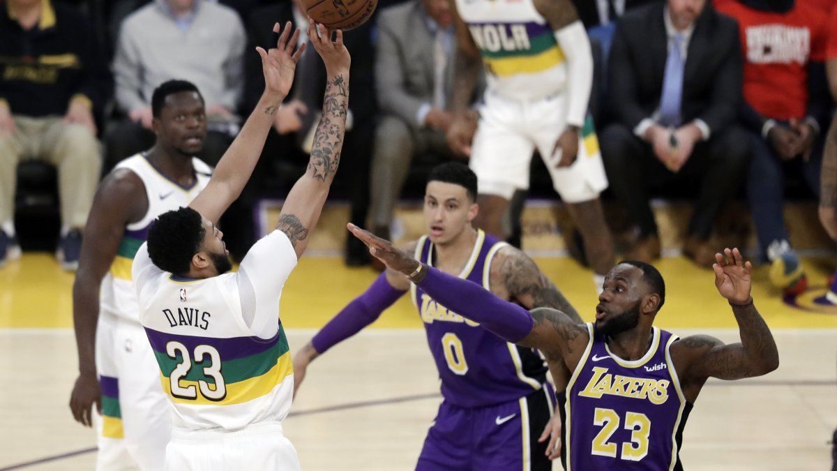 Lakers vencen a los Pelicans de Davis con 33 puntos de James