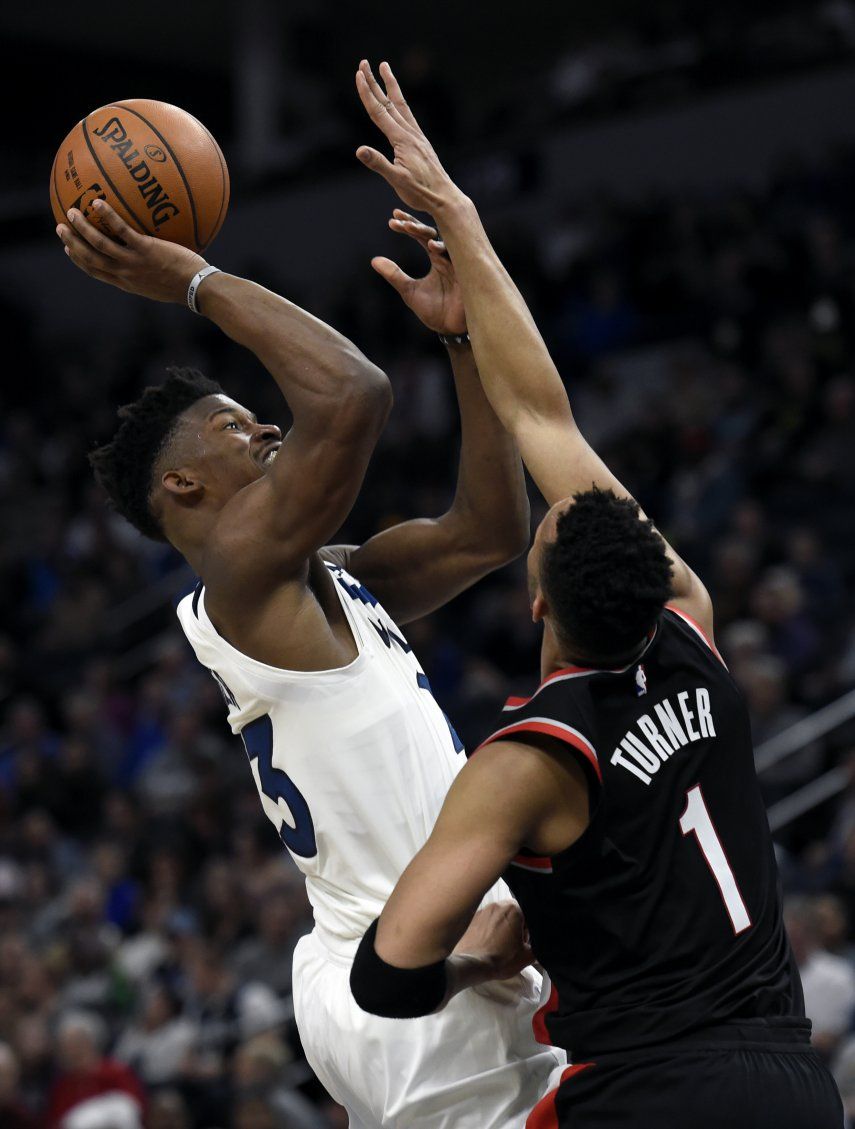 Con 37 puntos de Butler; Wolves superan a Blazers