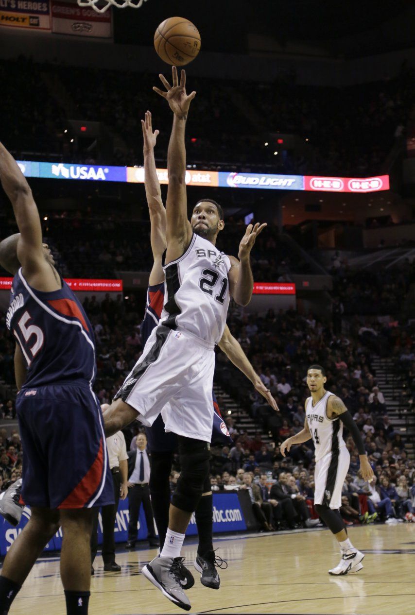 Spurs ganan, con doble doble de Duncan