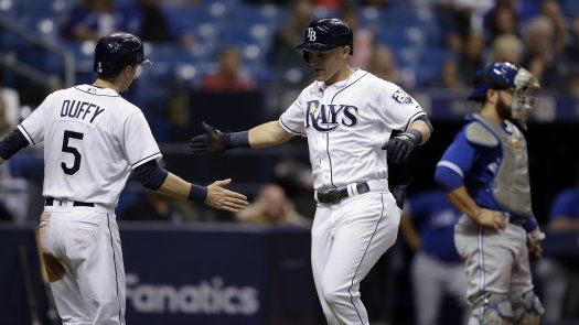 Bauers da su primer jonrón en triunfo de Rays sobre Azulejos
