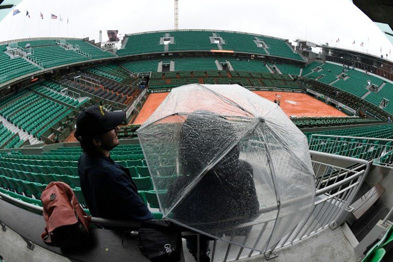 La lluvia obliga a suspender todos los partidos de este lunes en Roland Garros